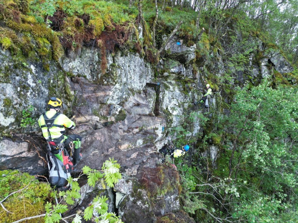 Arbeid med berg- og skredsikring på Stanghelle. Fellesprosjektet Arna-Stanghelle