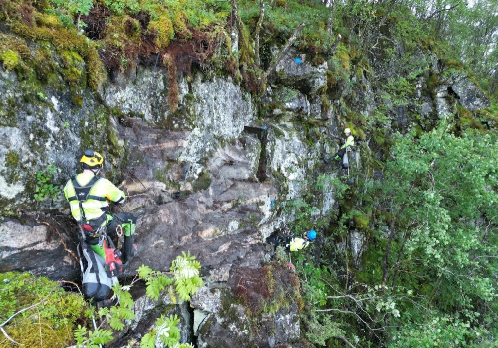 Arbeid med berg- og skredsikring på Stanghelle. Fellesprosjektet Arna-Stanghelle