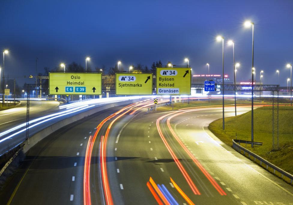 Bruksverdien av det norske veinettet fastsettes til 1 100 milliarder årlig. Her fra E6 Okstadbakken i Trondheim