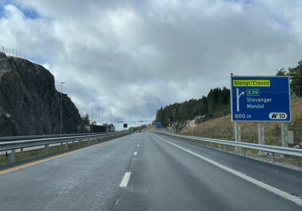 Byggestart: Nye Veier og Hæhre Entreprenør har signert avtalen som gir grønt lys for neste etappe av E39 i forlengelse av Mandalskrysset i Lindesnes.