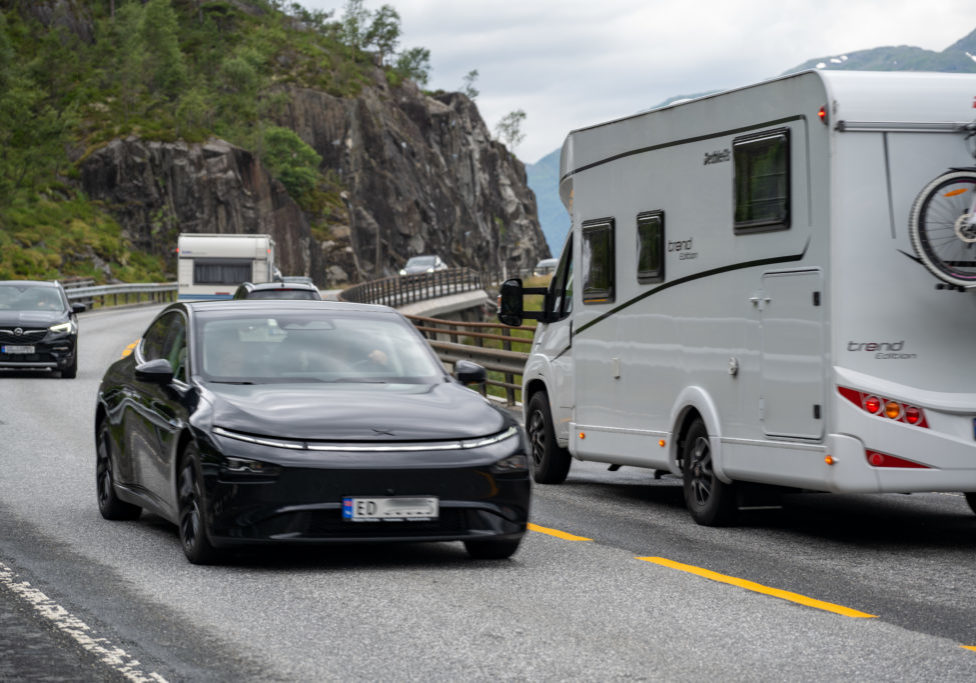 Sommeren kan være en utfordrende tid på vegene med større trafikk enn det som er vanlig