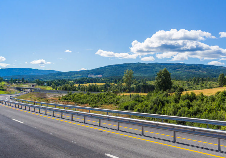 A route that bisects the Southern part of Norway to provide a direct path between Oslo-Bergen. Going past marvellous landscapes of waterfalls, greenery, and mountains.
