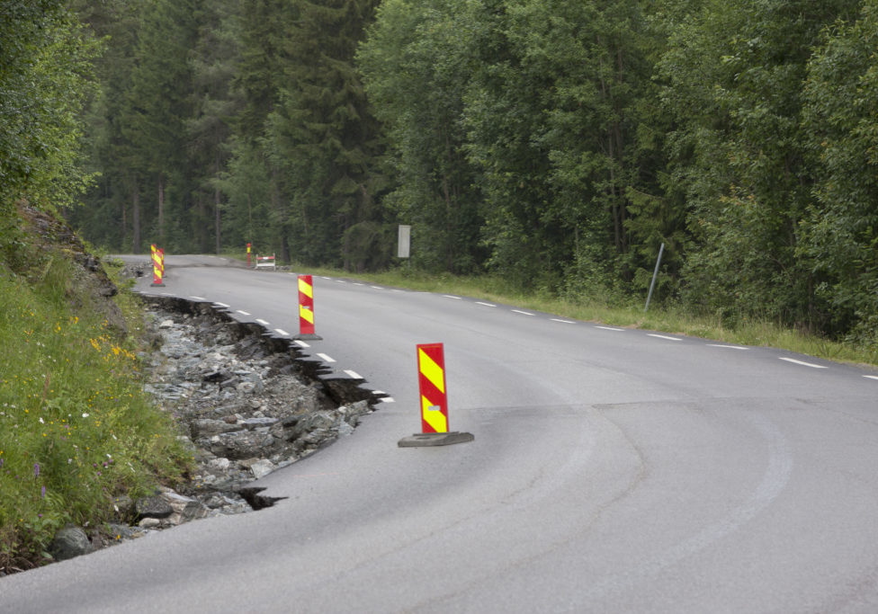 Vedlikeholdetterslepet på våre veier er store, og må følges opp av våre politiske myndigheter. Her fra fylkesvei 255 i retning Vinstra (Innlandet). Foto: iStockPhoto/TSF